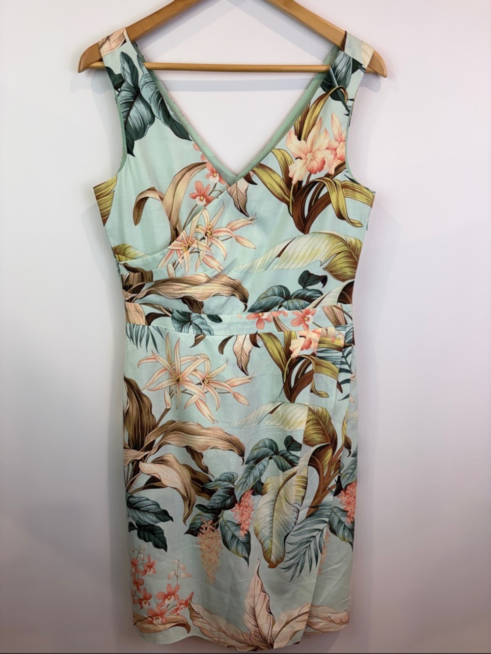 Tommy Bahama 100% silk Tropical Print V-Neck Sheath Dress size 8